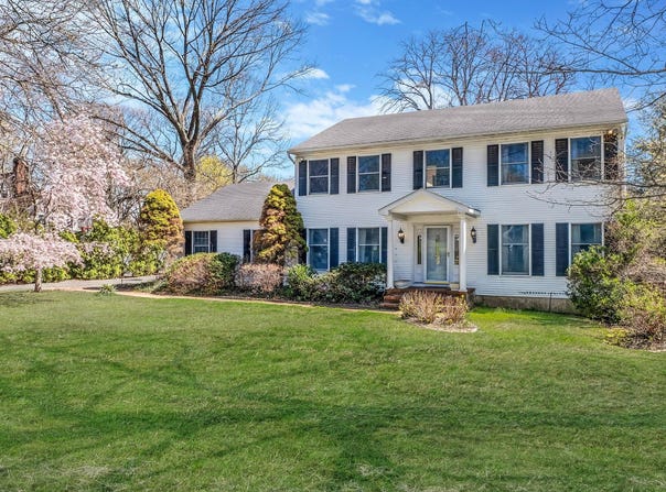 7 Wyona Court, Huntington, NY 11743