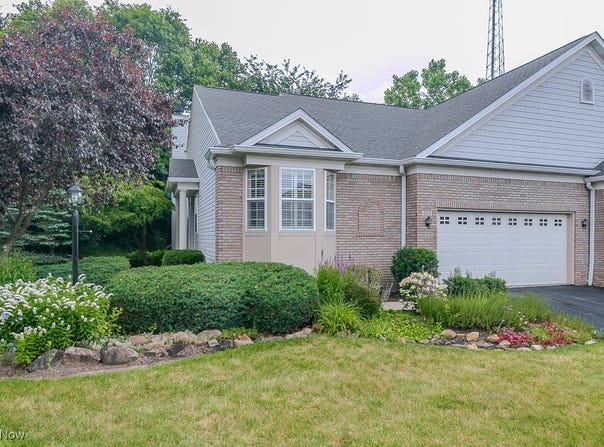 583 Mock Orange Circle, Chagrin Falls, OH 44023