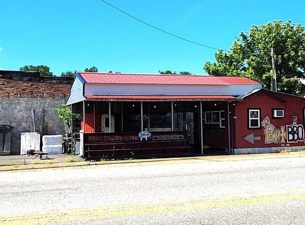 68 Front St, BIG SANDY, TN 38221