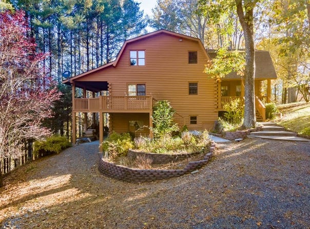 305 Mulberry Ln, Mouth of Wilson, VA 24363