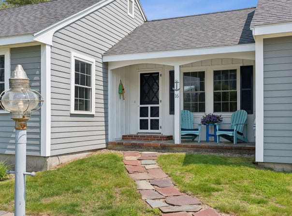 16 Marsh View Avenue, Kennebunk, ME 04043