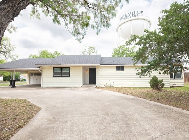 306 W Hutchinson Street, Beeville, TX 78102