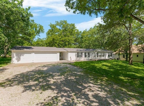 81 Enchanted Lane, Linn Valley, KS 66040
