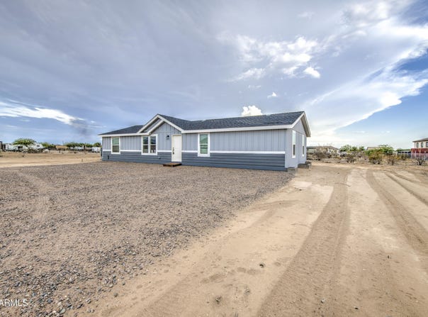 30047 W LATHAM Street, Buckeye, AZ 85396