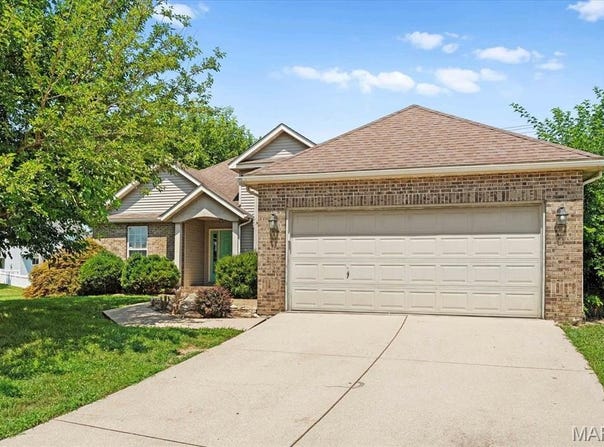 651 Glen Mor, Belleville, IL 62221