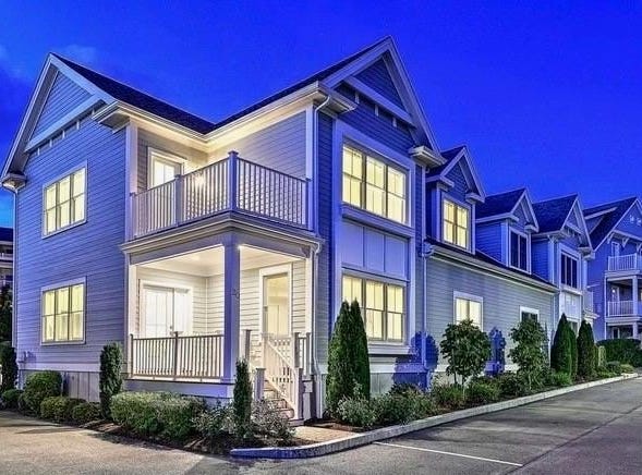 20 Kettle Point Avenue, East Providence, RI 02914