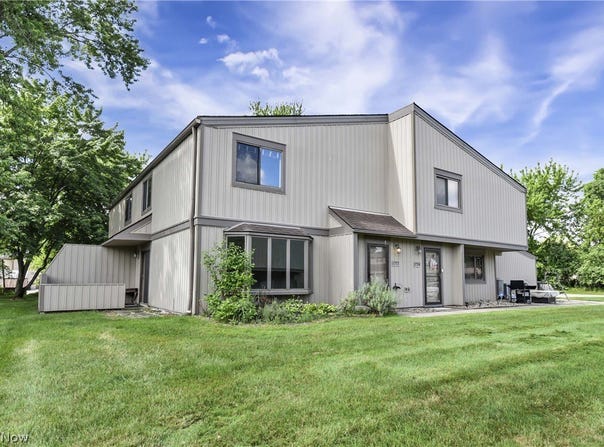 11757 Harbour Light Drive, North Royalton, OH 44133