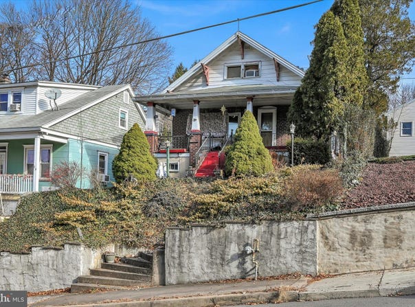 32 S JACKSON STREET, POTTSVILLE, PA 17901