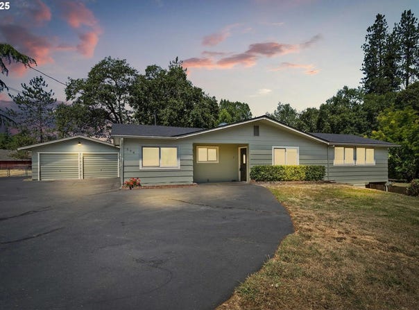 594 COUTANT LN, Grants Pass, OR 97527
