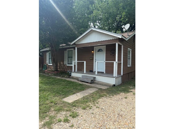 1006 Bishop Street, Commerce, TX 75428