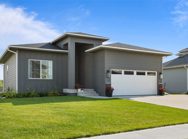 1060 Cedar Street, Waukee, IA 50263
