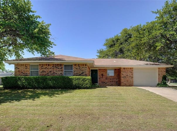 1508 Raborn Drive, Bowie, TX 76230