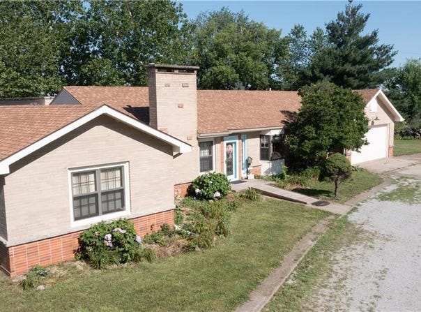 14610 State Route DD Highway, Savannah, MO 64485