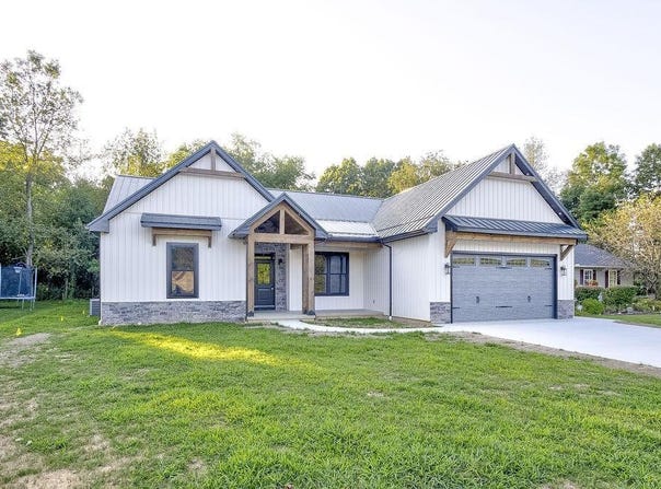 2599 Apple Valley Drive, Howard, OH 43028