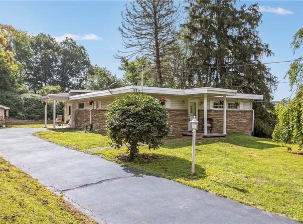 188 Cody Rd, Sewickley Twp, PA 15637