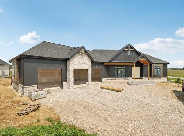 W279n6010 Serenity Dr, Sussex, WI 53089