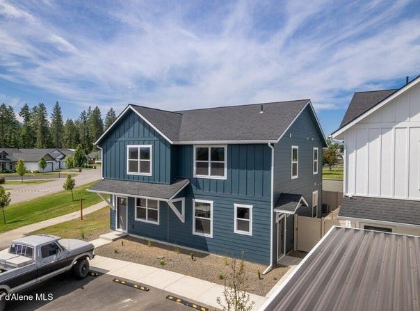 12 Potlatch Lp, Priest River, ID 83856