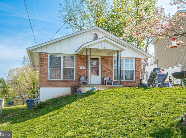 122 W 9TH STREET, FRONT ROYAL, VA 22630