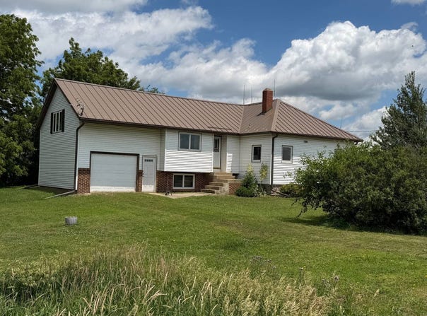 1509  190th, Schaller, IA 51053