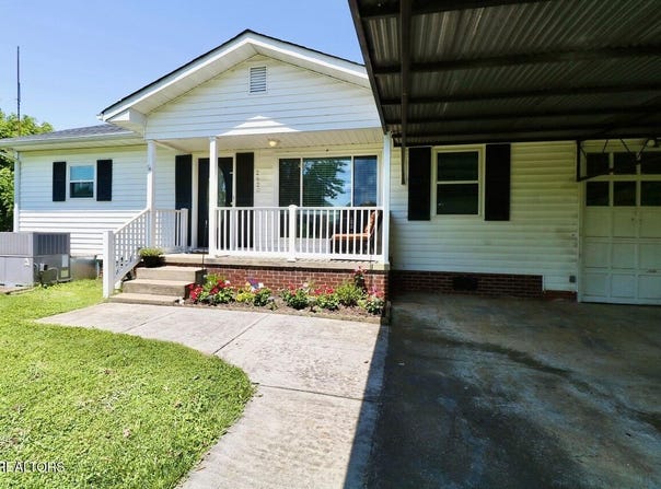 2620 Marshall St, Maryville, TN 37804