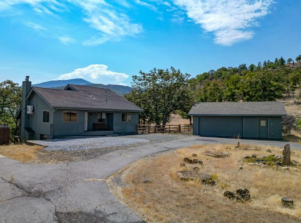 4232 Travis Heights Road, Yreka, CA 96097