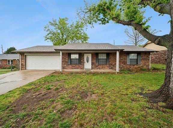120 W 9th Street S, Claremore, OK 74017