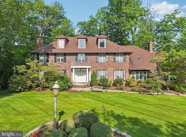 7 HIDDEN SPRINGS LANE, HIGHTSTOWN, NJ 08520