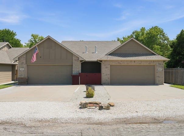 631 N Mulvane St, Mulvane, KS 67110