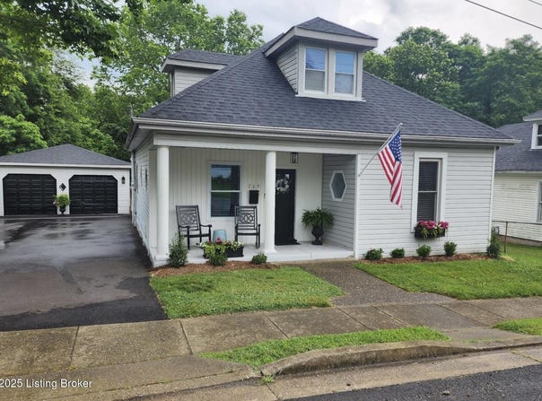 209 N Cedar St, La Grange, KY 40031