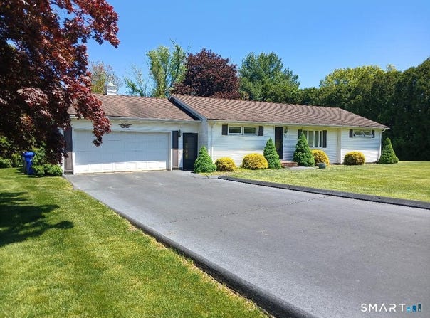 35 Dorchester Lane, Branford, CT 06405