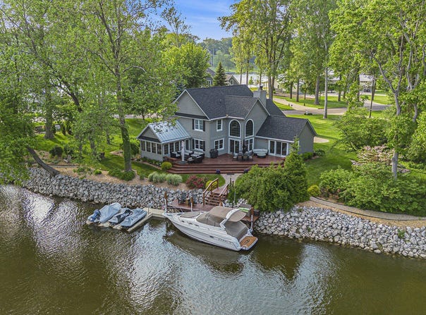 1415 Blackhawk Trail, Benton Harbor, MI 49022