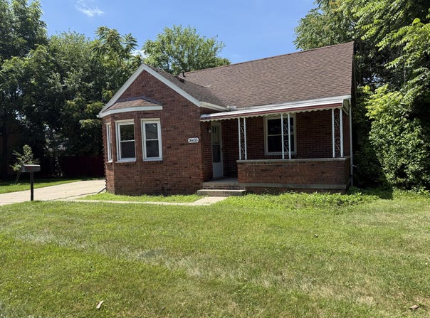 26655 Rosewood Street, Roseville, MI 48066
