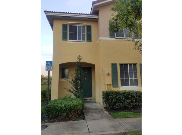 6050 SW 19th Ct, North Lauderdale, FL 33068
