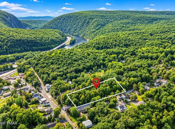 21 Shepard Avenue, Delaware Water Gap, PA 18327