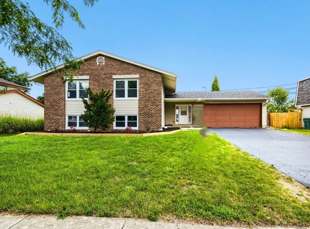 1465 William Clifford Lane, Elk Grove Village, IL 60007