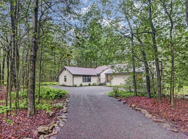 3148 Paul Bunyan Trail, Pocono Pines, PA 18350