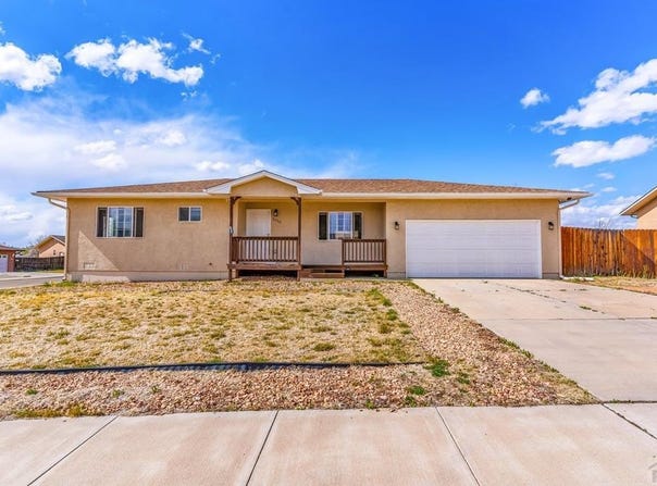 2030 Chelton ln, Pueblo, CO 81001