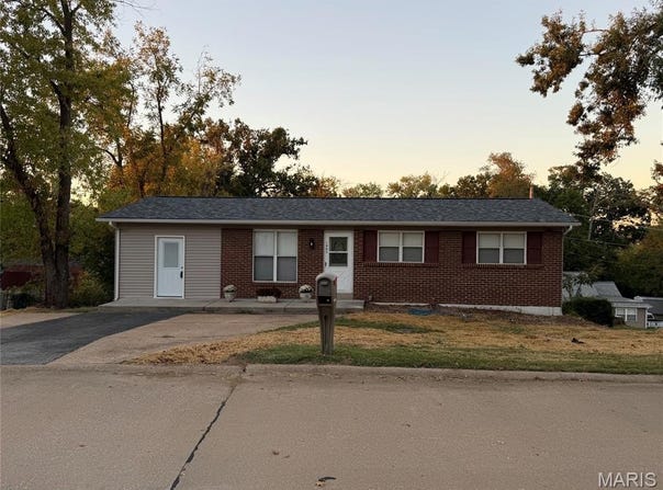 1003 Sunridge Trail, Pevely, MO 63070