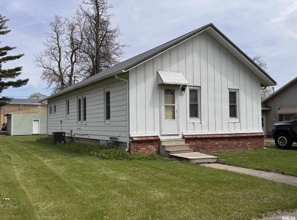 1216 E CARROLL Street, Macomb, IL 61455