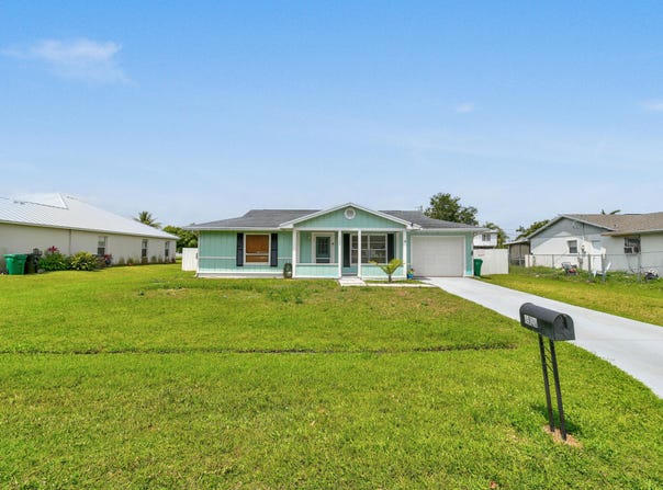 1920 SW Taurus Lane, Port Saint Lucie, FL 34983