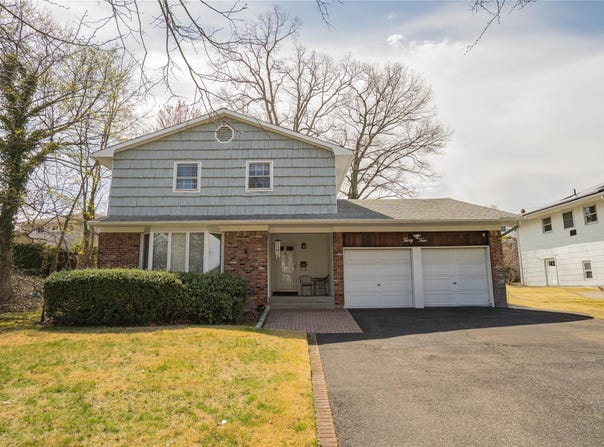 34 Pittoni Drive, Commack, NY 11725