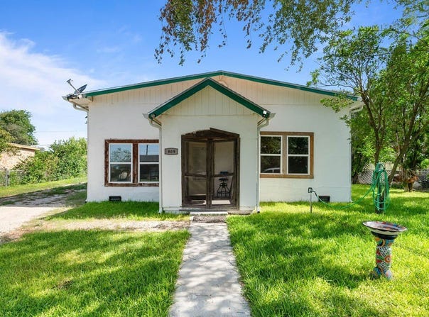 809 Hickey Street, Alice, TX 78332
