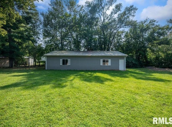 N BROADWAY Street, Manito, IL 61546