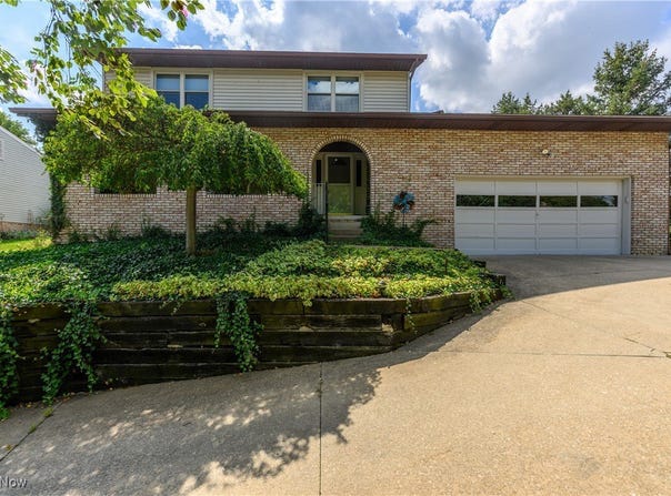 1240 7th Street, North Canton, OH 44720