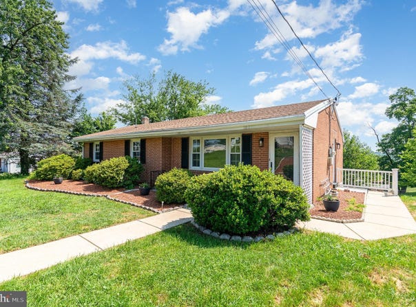 1318 MAIN STREET, HARRISBURG, PA 17113