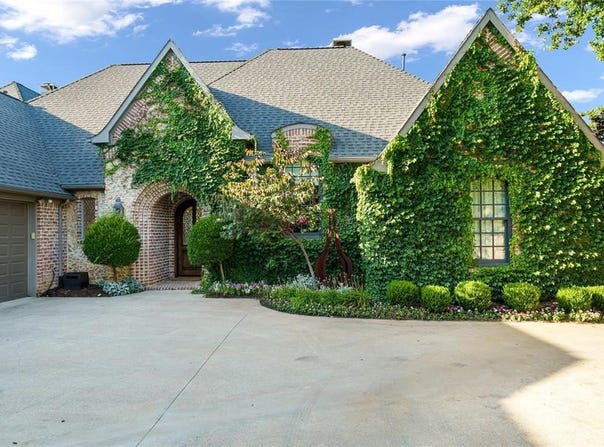 3093 Whispering Oaks Drive, Highland Village, TX 75077