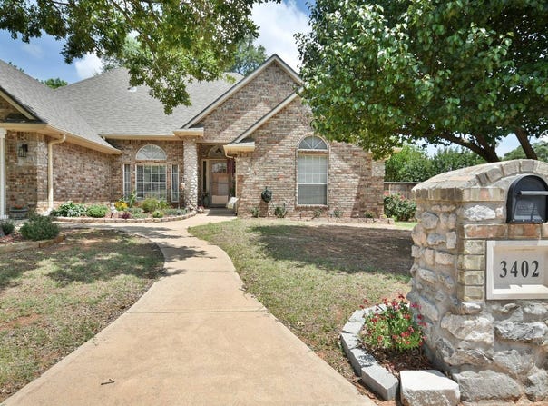 3402 Crown Oaks Dr, Duncan, OK 73533
