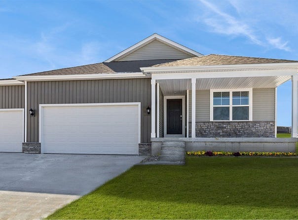 3005 SWEETWATER DR, DES MOINES, IA 50320