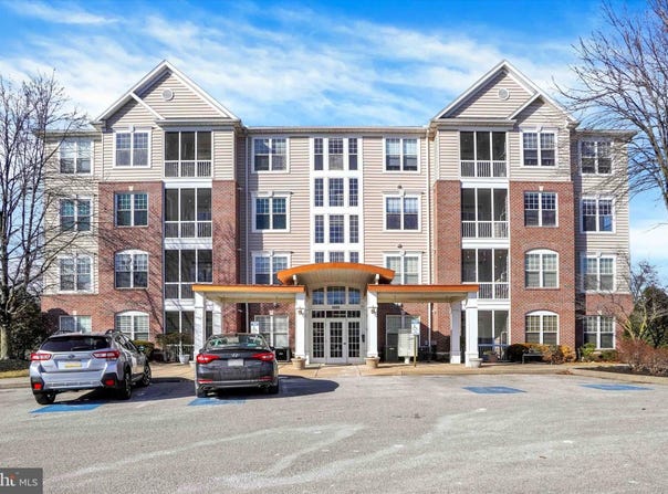 1010 CREST Way, YORK, PA 17403