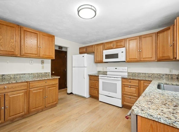 11 Minuteman Way, Shrewsbury, MA 01545